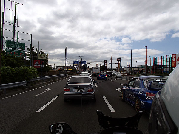 名古屋方面（写真右方向）は晴れているが、静岡方面（写真左方向）は雲が掛かっている